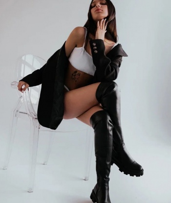 Развратная и ненасытная блондинка приглашает тебя в мир наслаждения и страсти. Только для ценителей по-настоящему сочного и яркого интима! 2915, 19 лет